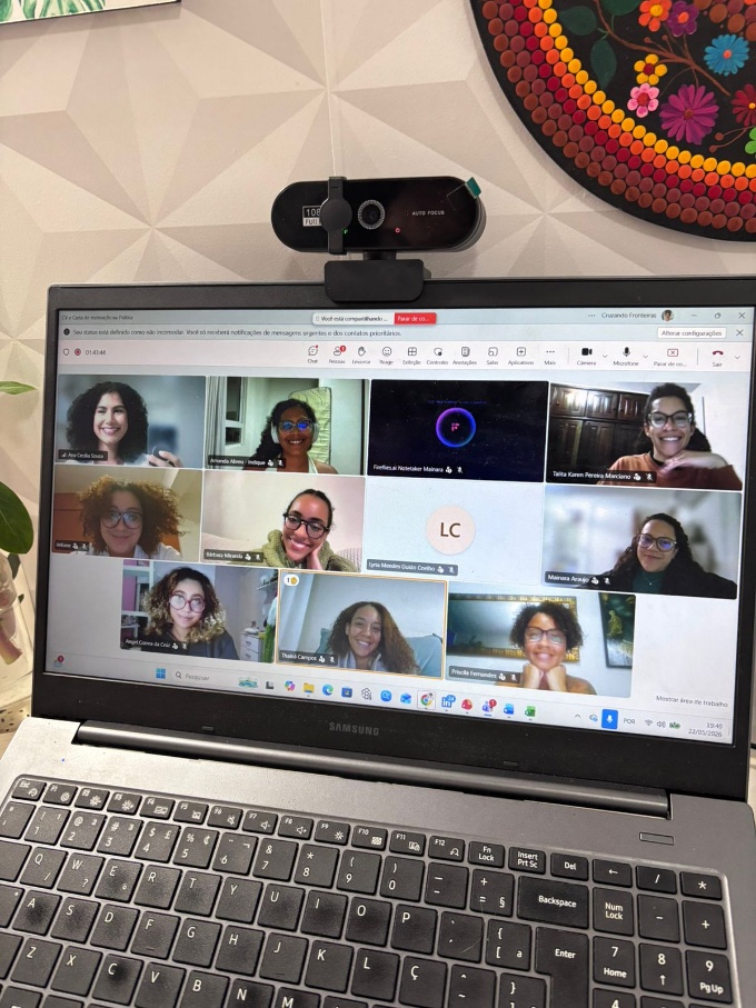 Sessão ao vivo da comunidade Mulheres Negras Cruzando Fronteiras